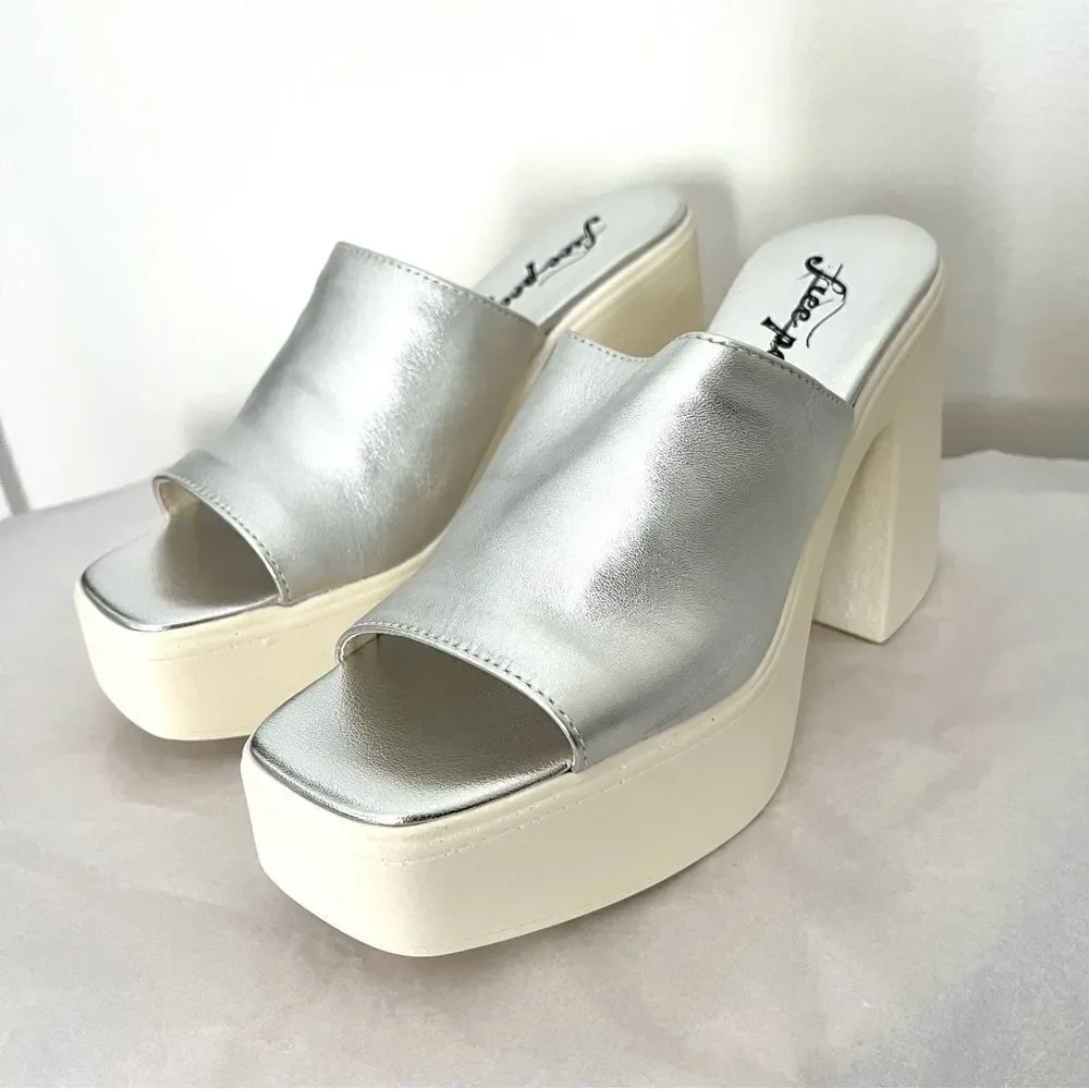Free People Zoe Platform Sandal in Metallic Silver New in box‎